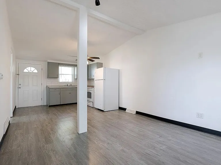 2129 1/2 S Scott Ave #A — Photo 5