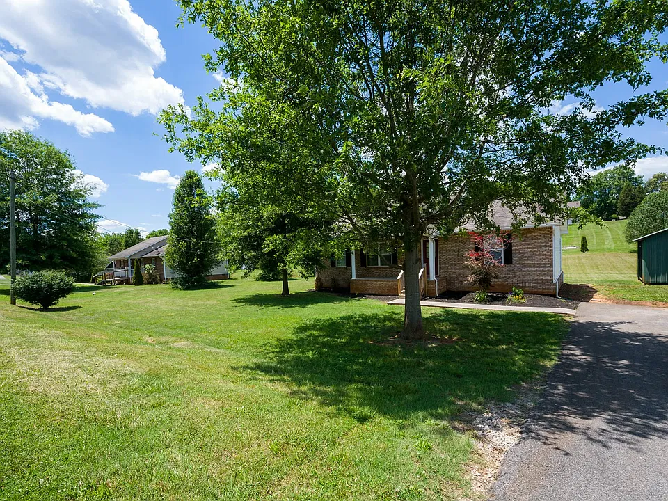 514 Academy Dr