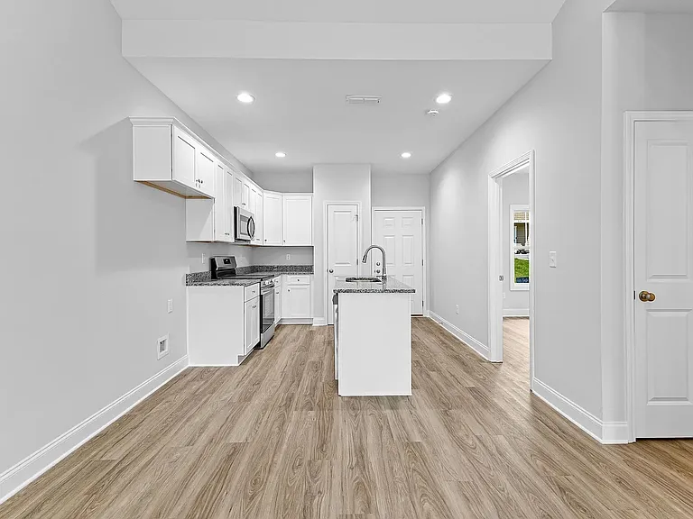 234 Lenox Cir — Photo 9