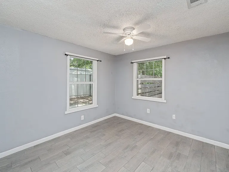 205 Pine St — Photo 23