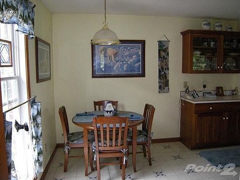 Light and Cheery Breakfast Nook