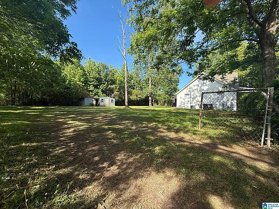 4th image of 3209 Elm St