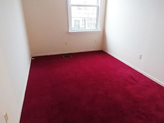4th image of 358 Chauncey St #2