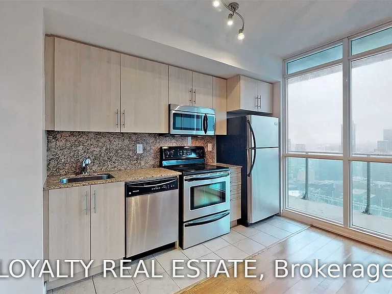 65 Bremner Blvd #4907 — Photo 8