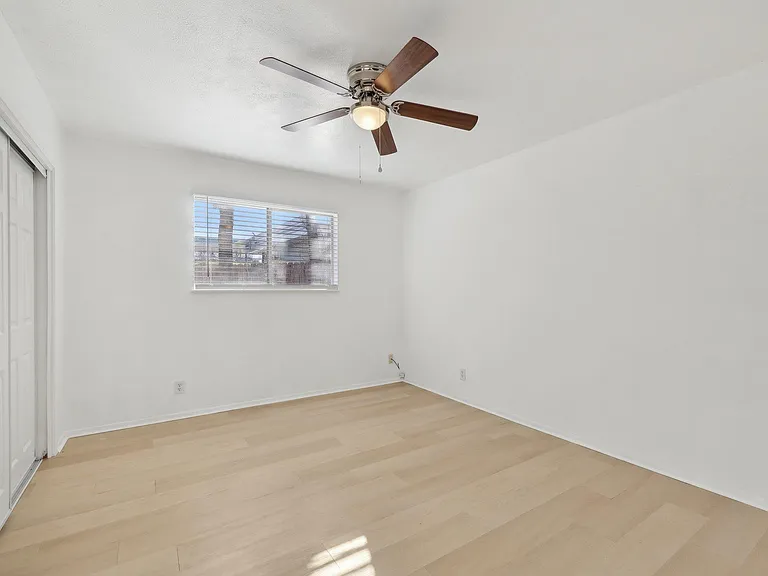 418 Sarah St #B — Photo 16