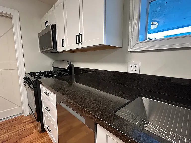 64 South St — Photo 8