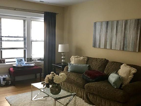 2nd image of 4615 N Paulina St APT 1A