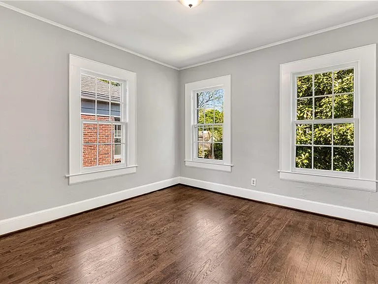 666 Yorkshire Rd NE — Photo 18