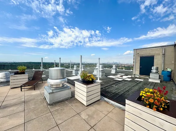 118-17 Union Turnpike image 14 of 26