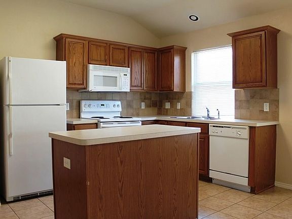 3rd image of 2621 Prospect Hill Dr