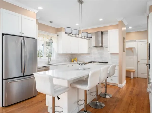 14 Dover Ave, Lincoln, RI 02865