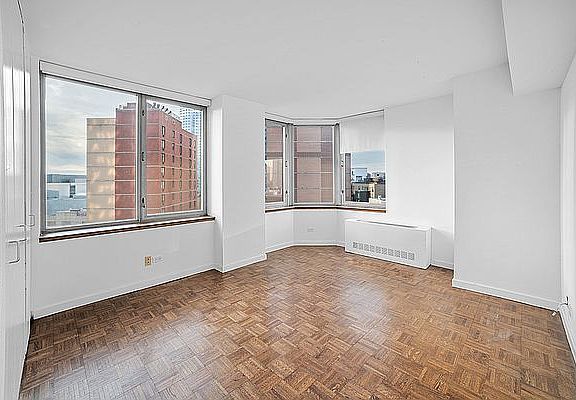3rd image of 500 W 43rd St APT 16J