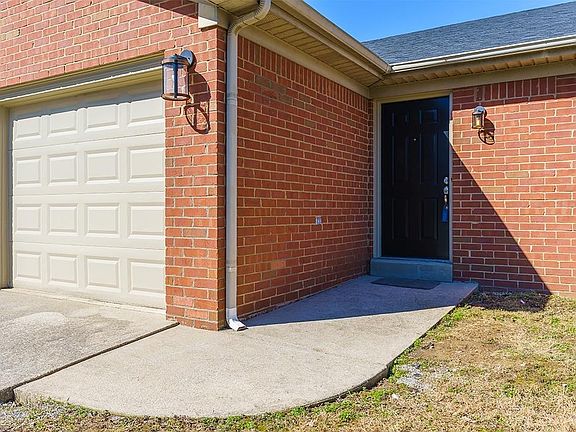 3rd image of 207 Hollywood Ct