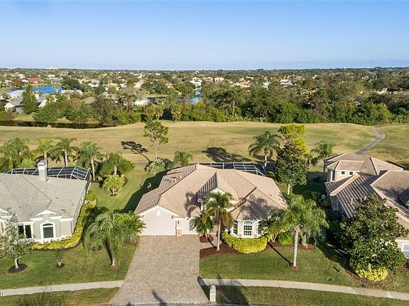 3rd image of 905 Chatsworth Dr