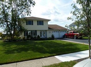 16 Skipper Dr, West Islip, NY 11795