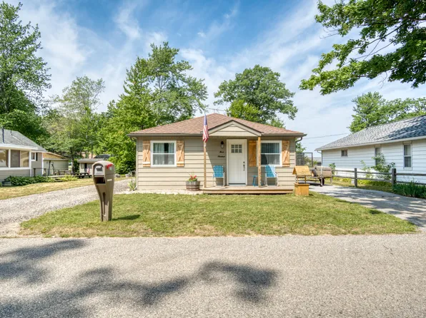 319 Tudor Dr, Prudenville, MI 48651