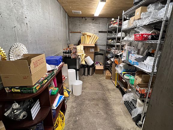 4th image of 230 Pawling Ave