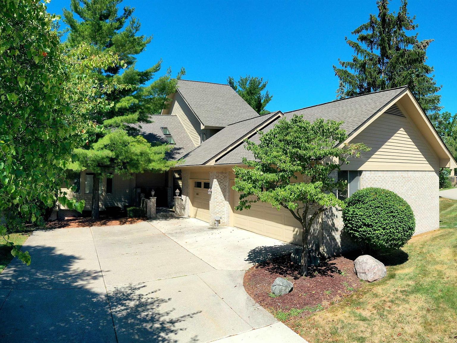 8080 Pepperwood Dr, Grand Blanc, MI 48439 Zillow