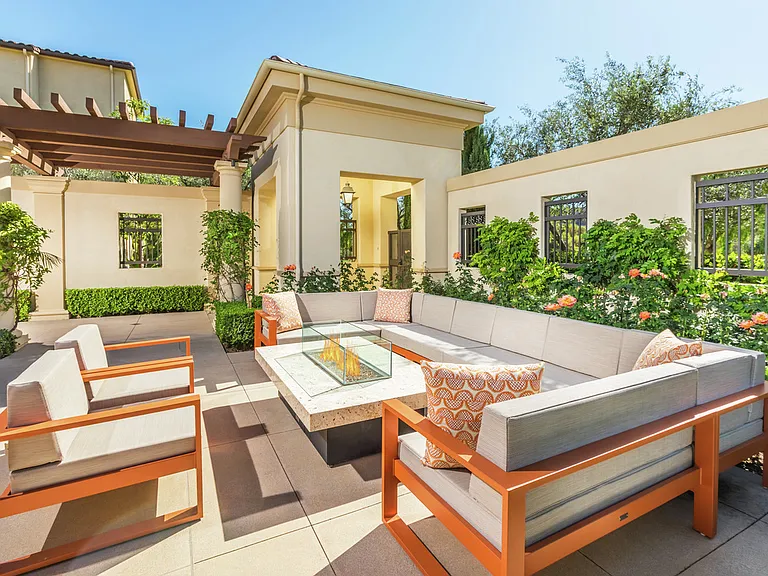 Los Olivos at Irvine Spectrum — Photo 12