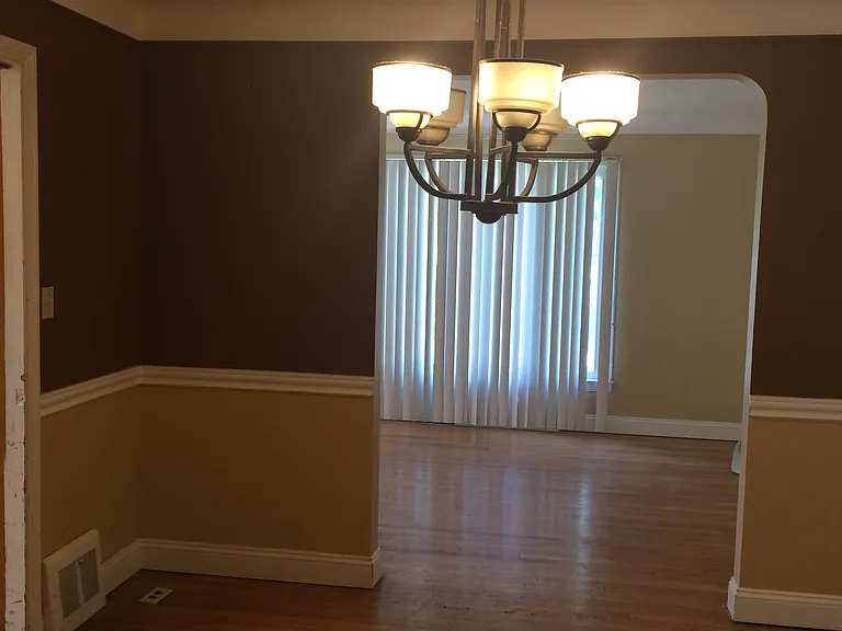 3882 Salisbury Rd — Photo 3