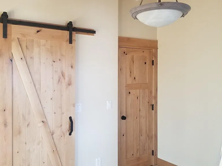 Master bedroom suite {barn door to bath)