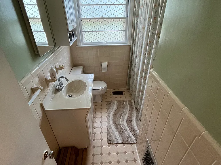 Guest/Kids Bathroom