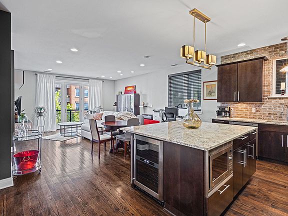 4th image of 3559 W Montrose Ave #3E