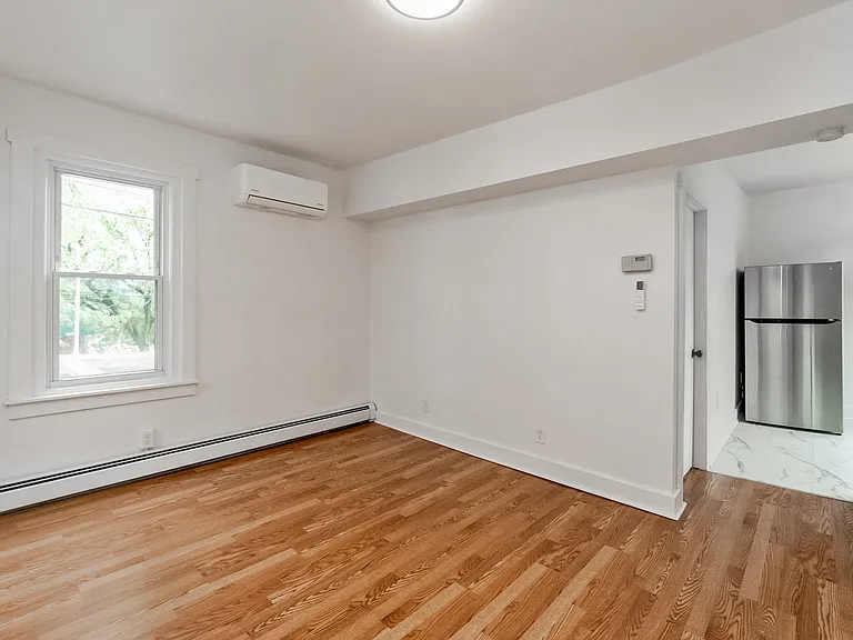 46 S 10th St #4 — Photo 2