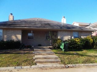 1042 Enfilar Ln, Arlington, TX 76017