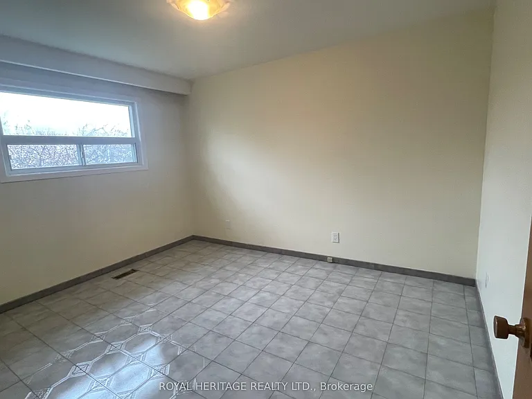 281 Driftwood Ave #MAIN FLOOR — Photo 20