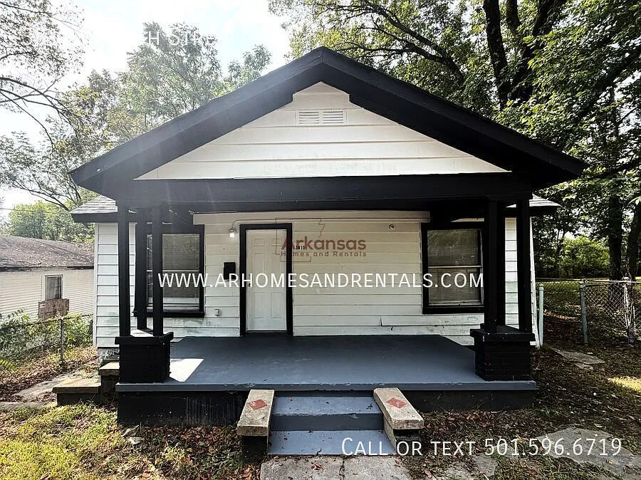 3813 W. 19th Street | 4 Bedrooms | 1.5 Bathrooms 1/2 Off First Month's Rent — Photo 1