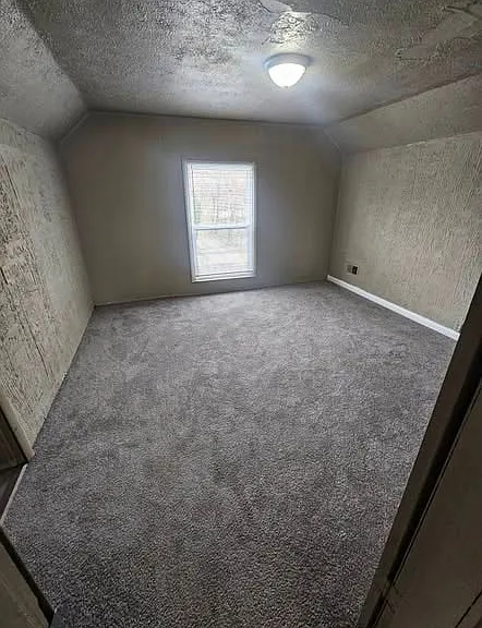 917 Milburn Ave — Photo 3
