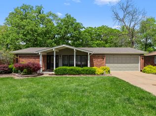 1681 Sunnyridge Rd, Ballwin, MO 63011