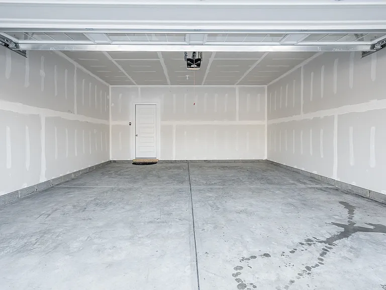 6261 Balsam Ct — Photo 40