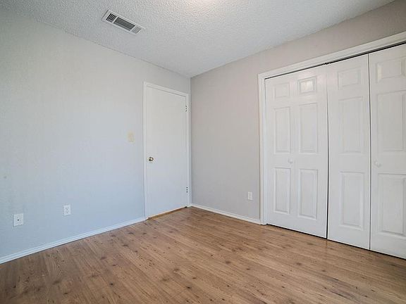 5th image of 1202-610 Thorpe Ln