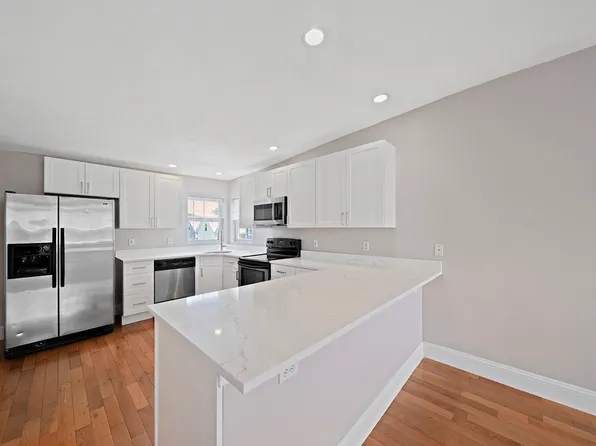 662 E 7th St #3, South Boston, MA 02127