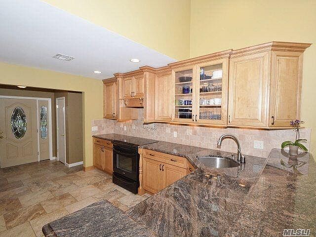 1st image of 350 Pinelawn Ave