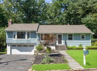 13 Dunnings Dr, Tarrytown, NY 10591