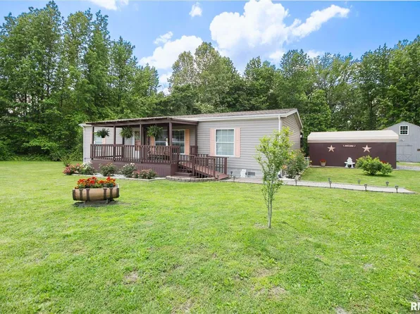 205 Sassie Ln, Herrin, IL 62948