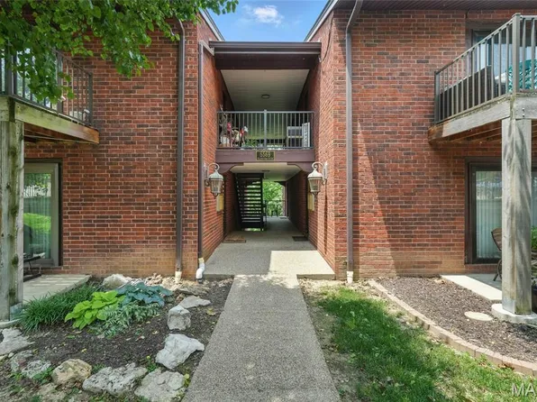 5569 Baronridge Dr APT 1, Saint Louis, MO 63129