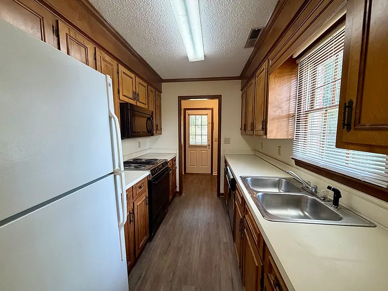 2051 Tudor St — Photo 5