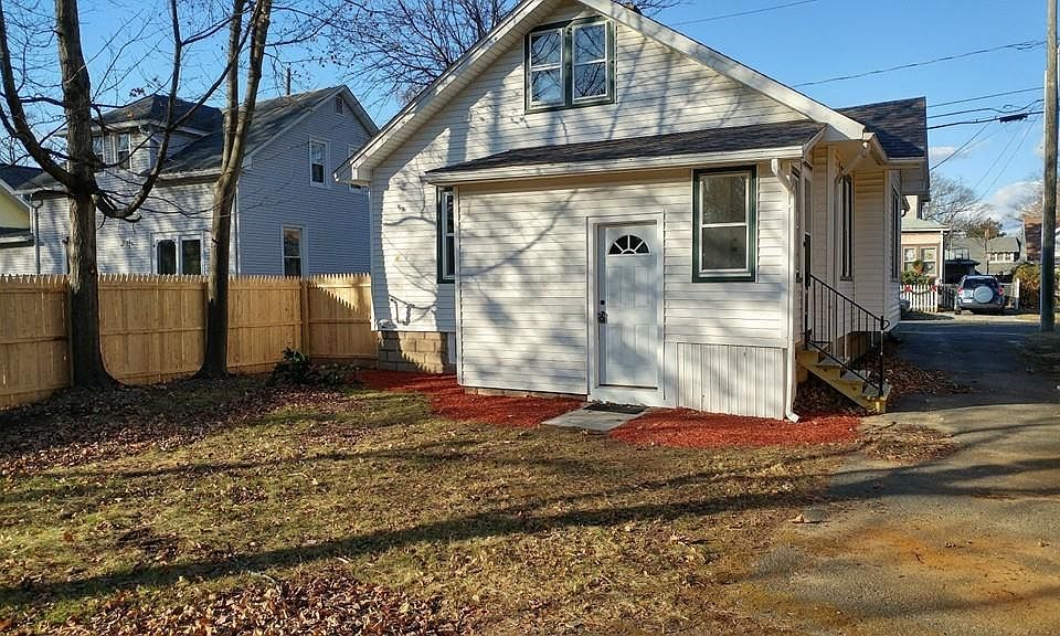 1st image of 33 Crest St