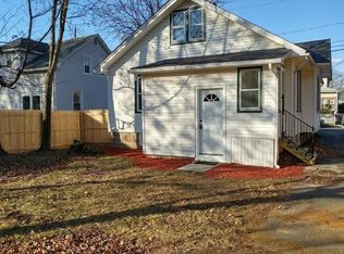 33 Crest St, Springfield, MA 01109
