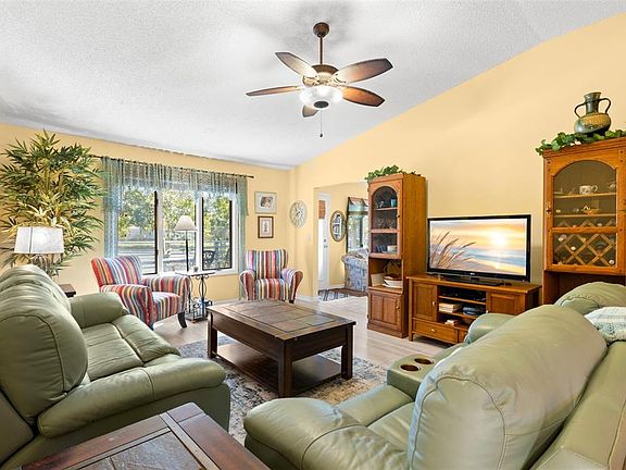 5th image of 1013 CARAVEL COURT