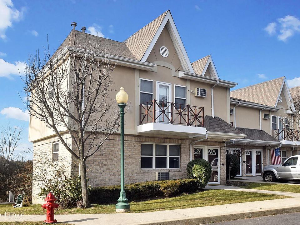 1st image of 401 Cambridge Ct