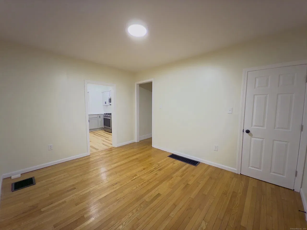 3 bed, 1.5 bath, 1200 sqft, $2,495 — Photo 4