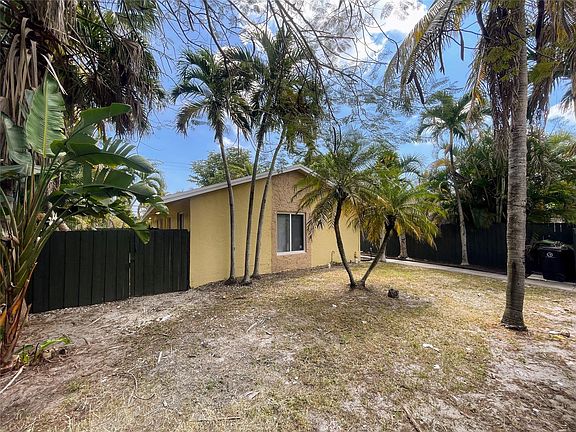3rd image of 1428 NE 2nd Avenue
