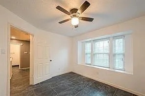 2122 Courtshire Ln — Photo 22