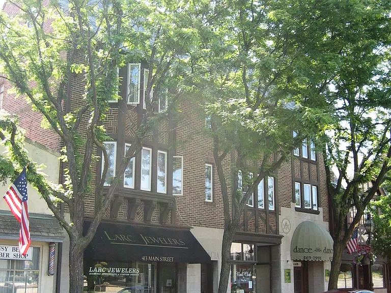 413 N Main St — Photo 2
