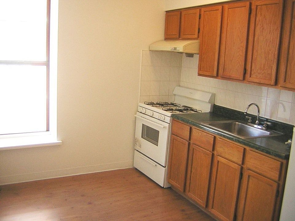 2nd image of 230 W 95th St APT 31